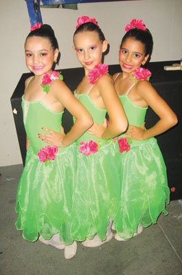 Jovens bailarinas:  Lívia Gurgel, Maria Laura  Tausch e Maria Eduarda  Bachur